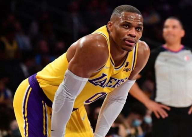 1634197793407000457.png 一号-韦少季前赛发挥糟糕 某高管:再这样湖人会交易他