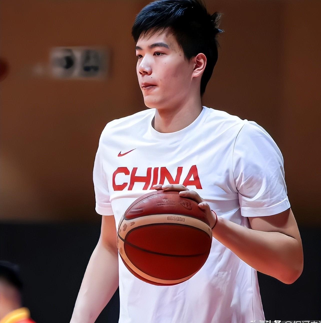 壹号娱乐APP-中国男篮逆转夜最差劲之人:失误被换下 仅出场30秒