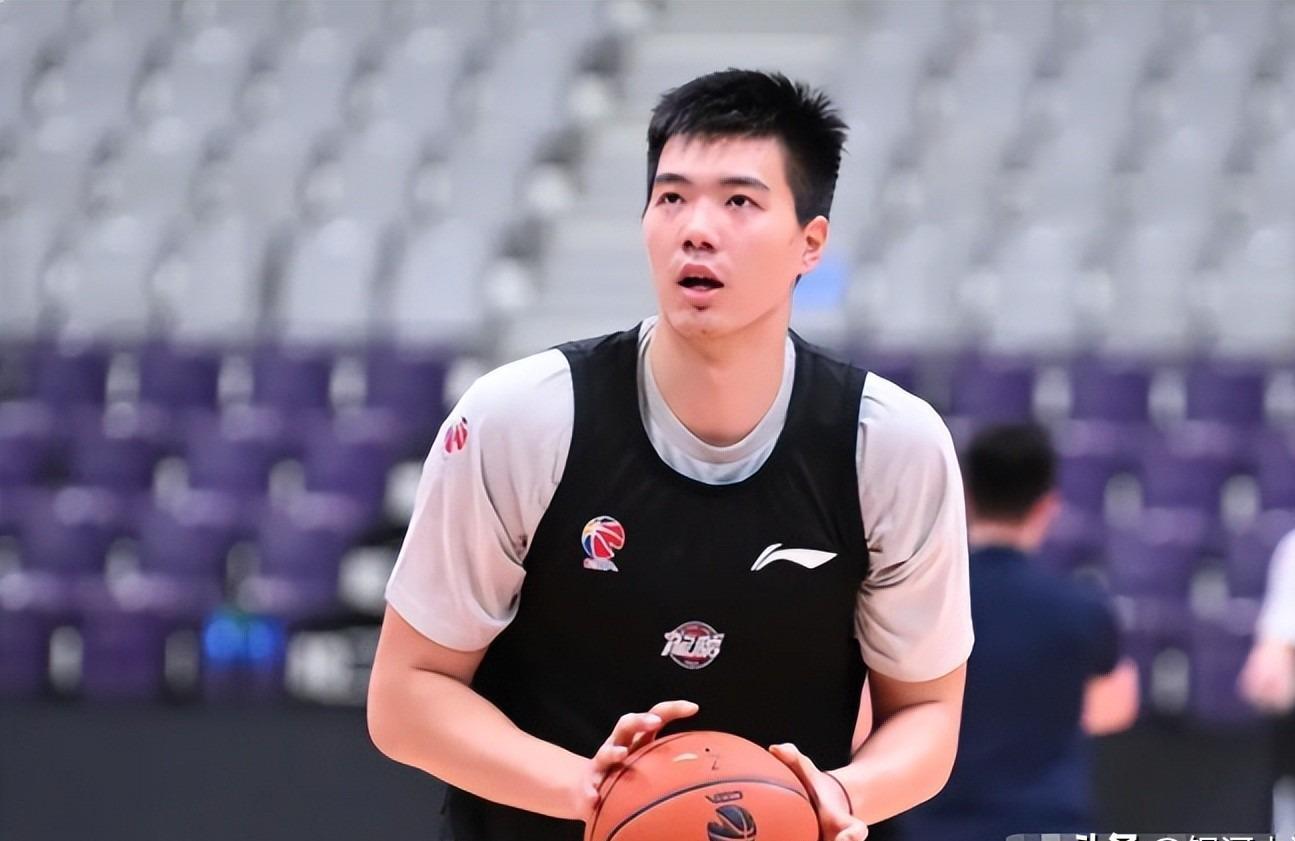 壹号娱乐APP-中国男篮逆转夜最差劲之人:失误被换下 仅出场30秒