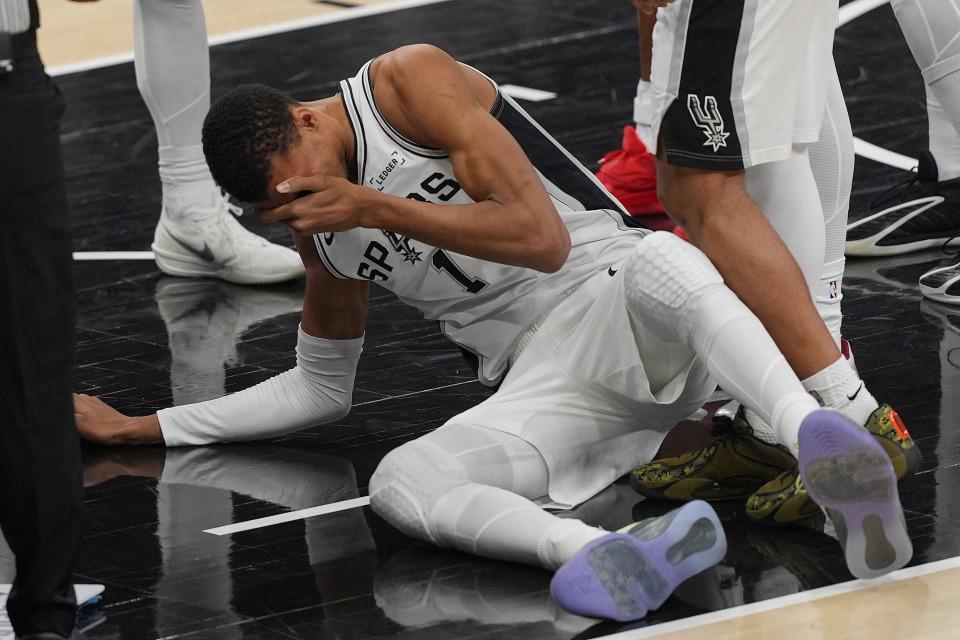 一号娱乐-8三分轰39+11,文班平生涯纪录!3点助马刺17战16胜连斩争冠大热