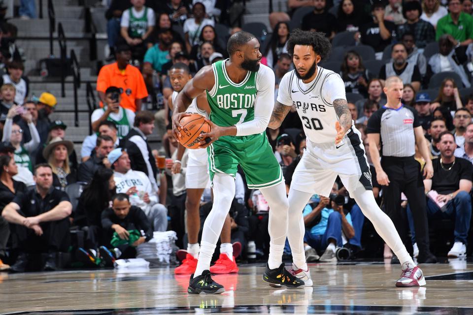 一号娱乐-8三分轰39+11,文班平生涯纪录!3点助马刺17战16胜连斩争冠大热