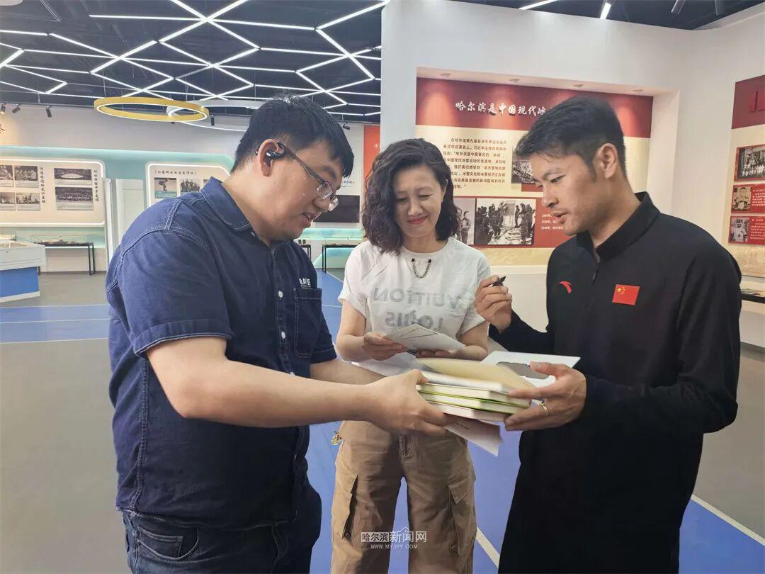 壹号娱乐APP-独家专访|宁忠岩:穿上哈尔滨队77号球衣,从冬奥冰场跨界踢“东北超”