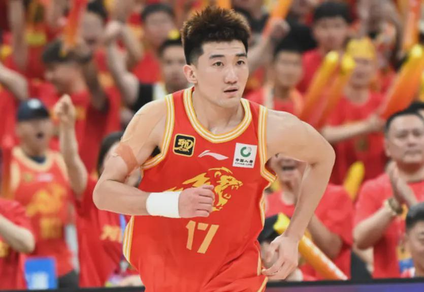 壹号娱乐-时隔118场再首发，上海球迷却连说“谢谢”！抗韩英雄3场数据扎眼